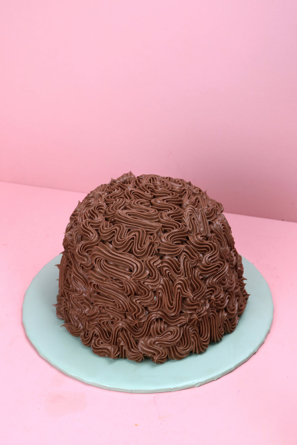 Mint chocolate dome cake with piped chocolate buttercream design, Swirl piped chocolate dome cake with mint buttercream filling, Dome-shaped chocolate cake with rich buttercream texture made by Cakeasion in Uxbridge.