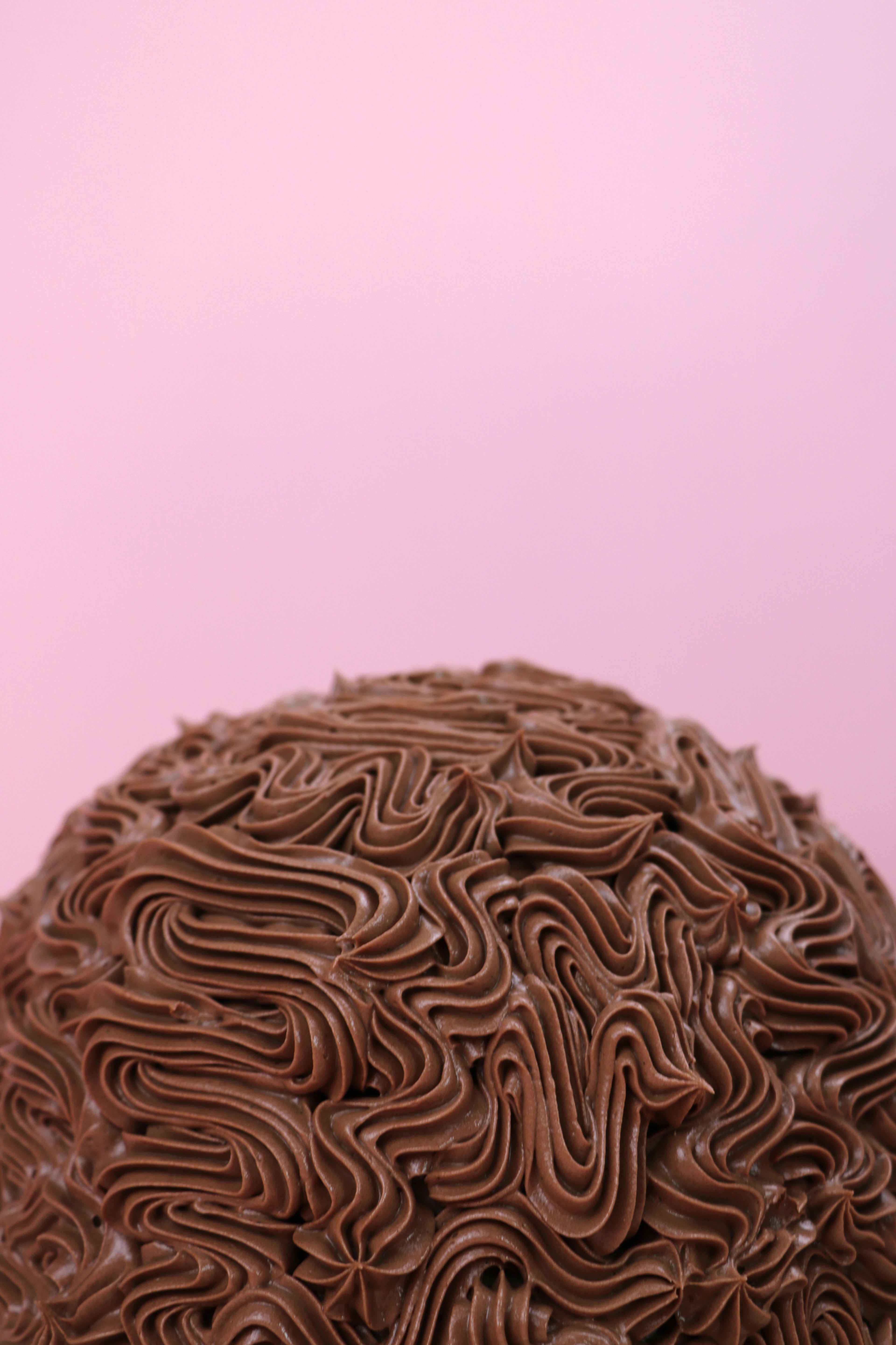 Top of a mint chocolate dome cake with piped chocolate buttercream design, Swirl piped chocolate dome cake with mint buttercream filling, Dome-shaped chocolate cake with rich buttercream texture made by Cakeasion in Uxbridge.