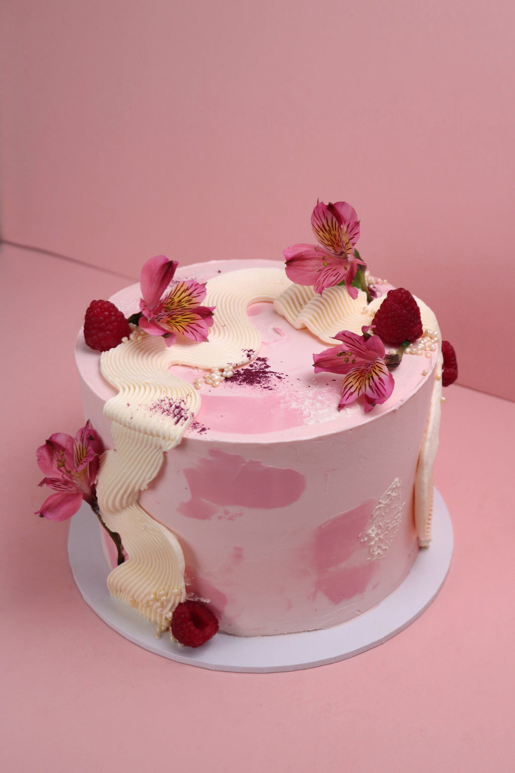 Vanilla buttercream ribbon piping with fresh alstroemeria flowers and raspberry made by Cakeasion in Uxbridge.